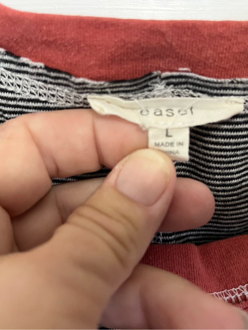 Easel Women’s Patchwork Short Sleeve Top in Gray with Coral Trim L - Picture 3 of 4
